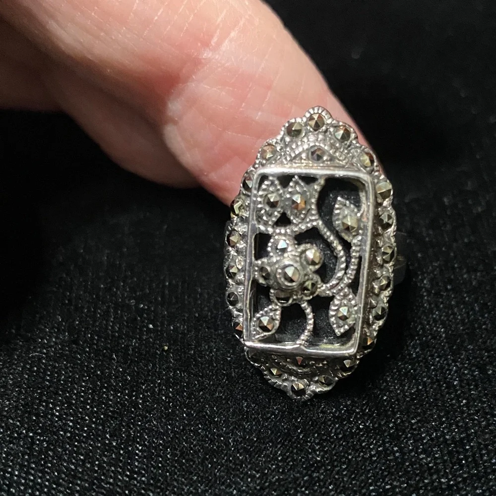 Vintage 925 MR sterling silver onyx gemstone marcasite Floral Ring